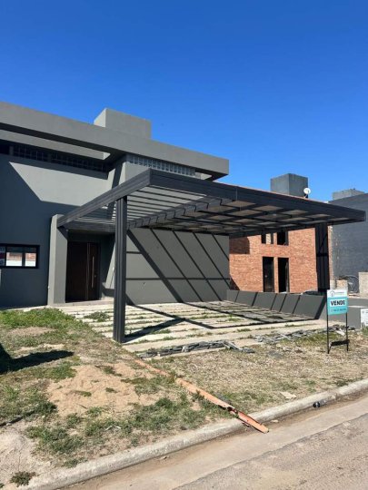 Casa En Venta 3d 3b Colinas De Manantiales - Con Losa Radiante Y Renta