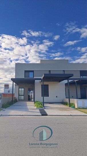 Duplex Terrazas De Manantiales 4d 3b - Unico Con Dormitorio En Pb!