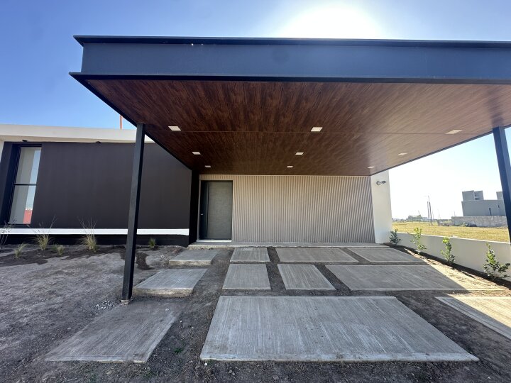 Casa En Venta 3d 3b Pampas De Manantiales - A Estrenar