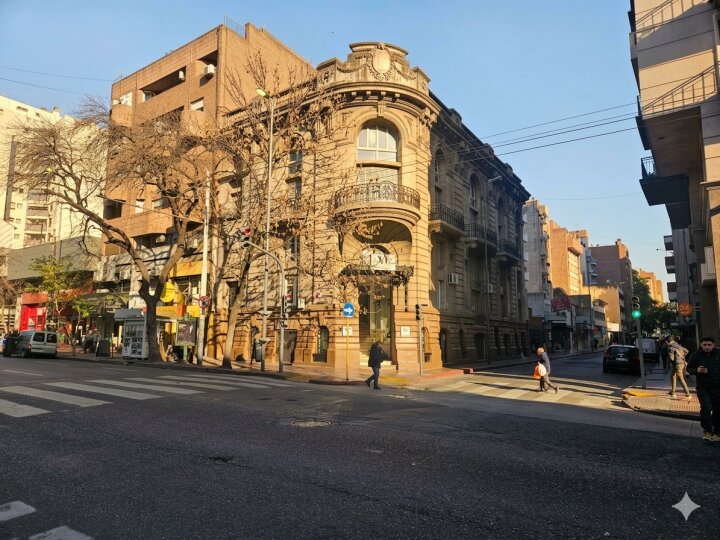 Casona Antigua Exclusiva En Importante Esquina