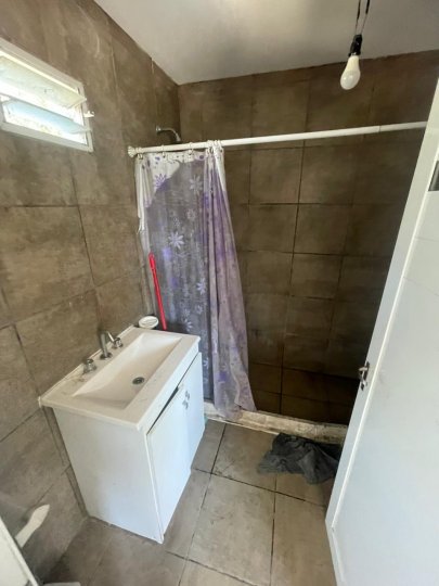 Galpones / Depósitos - Alvear -  Alquiler