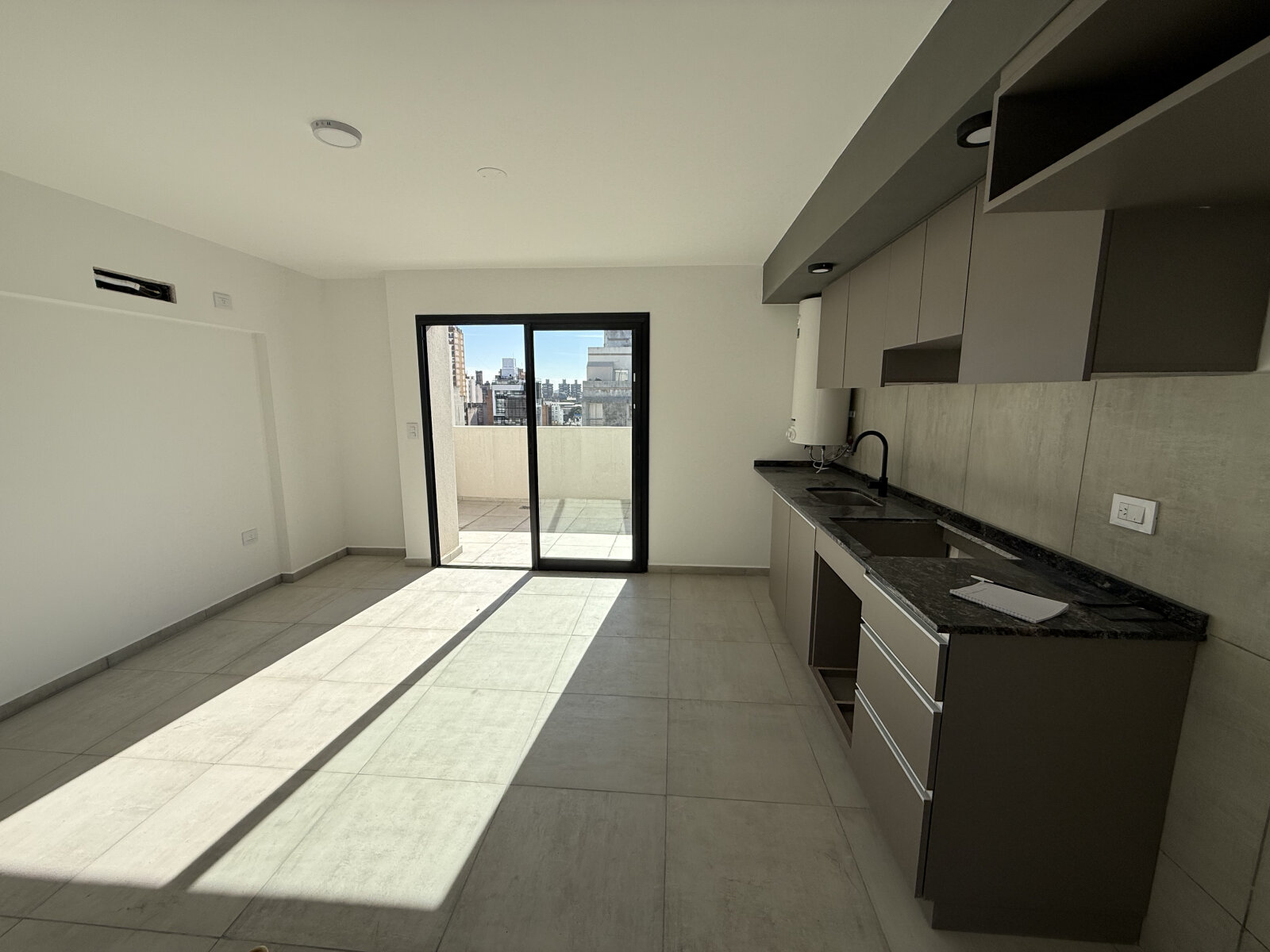 Venta departamento duplex 1 dormitorio y 1 escritorio en Alberdi