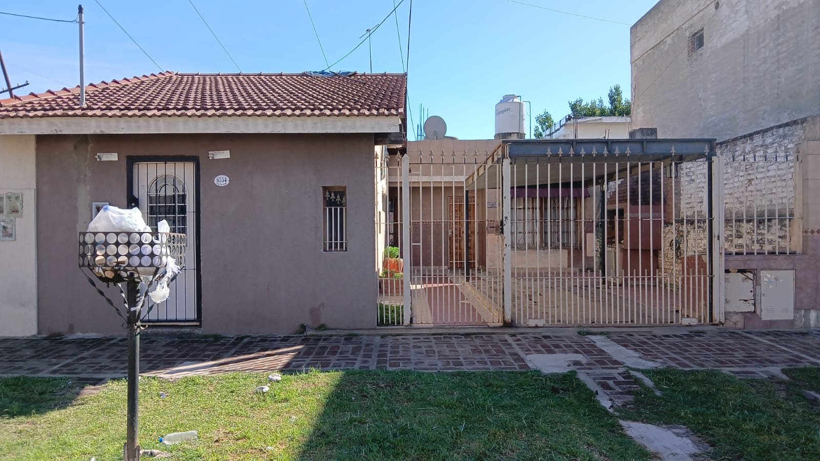 VENTA- CASA DE 10 AMBIENTES, GREGORIO DE LAFERRERE