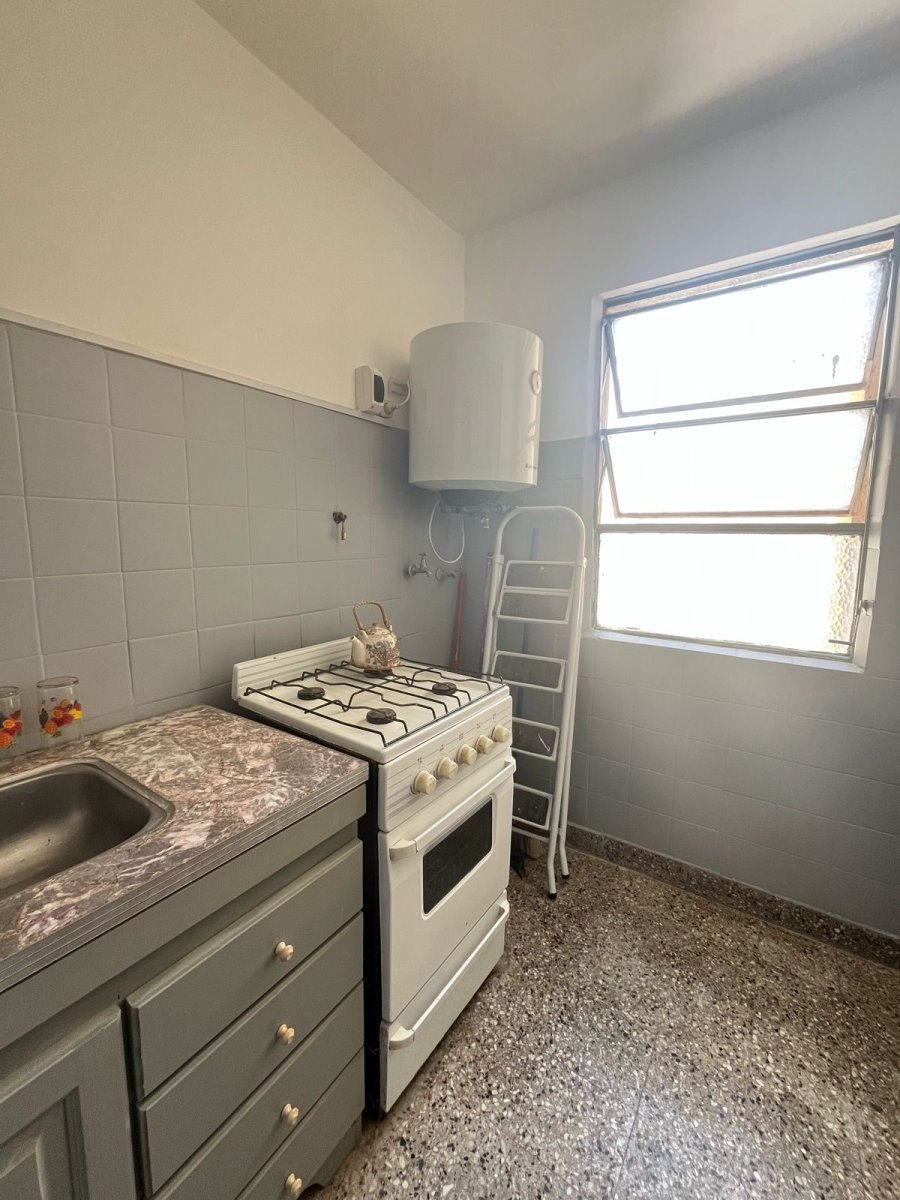 DEPARTAMENTO 2 AMBIENTES LATERAL - MUY LUMINOSO - GASCÓN 500 - ALMAGRO — foto 4