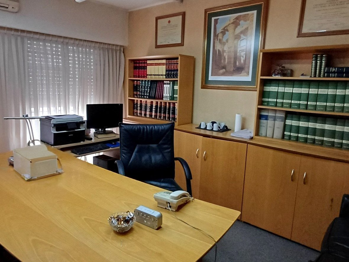 Venta oficina en planta alta. San juan al 1200