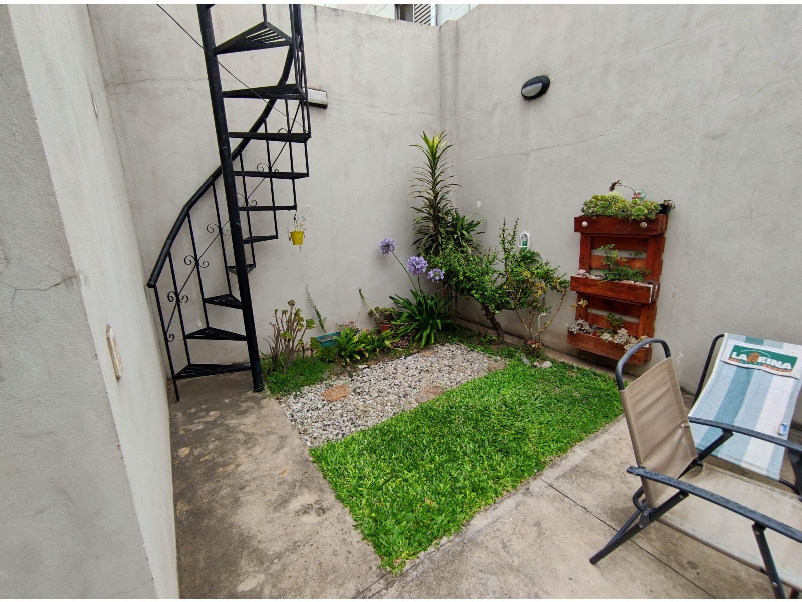 Venta de Casa de 2 dormitorios en Barrio Cura Rosario.