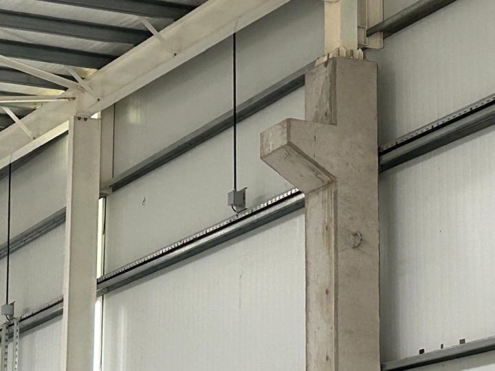 Galpones / Depósitos - Funes -  Alquiler