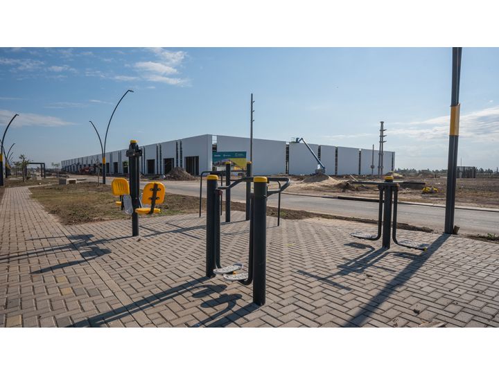 Galpones / Depósitos - Funes -  Alquiler