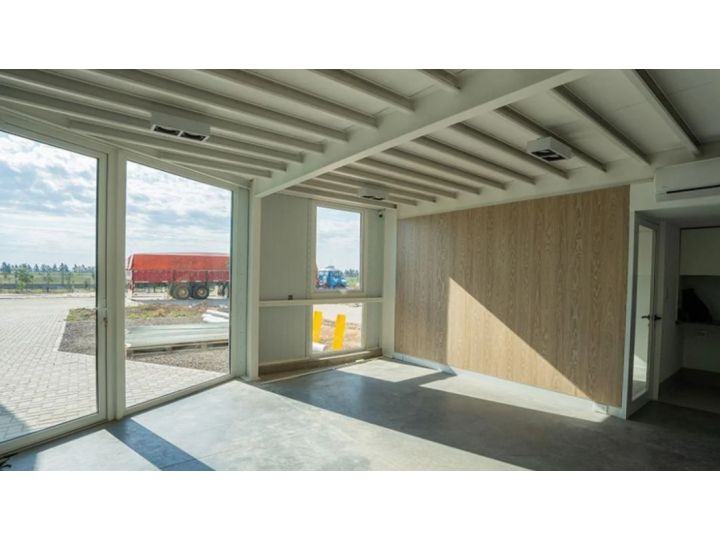 Galpones / Depósitos - Funes -  Alquiler