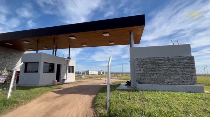 TE GUSTARIA VIVIR EN UN LUGAR RODEADO DE NATURALEZA ,BARRIO CERRADO LA ERNESTINA !!!