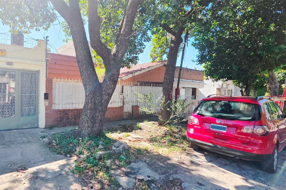AMPLIA CASA 2 DORMITORIOS A RECICLAR PUEYRREDÓN Y AV. URIBURU — foto 3
