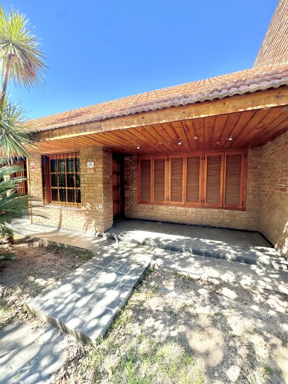 CASA EN VENTA 3 DORM. GRANJA DE FUNES