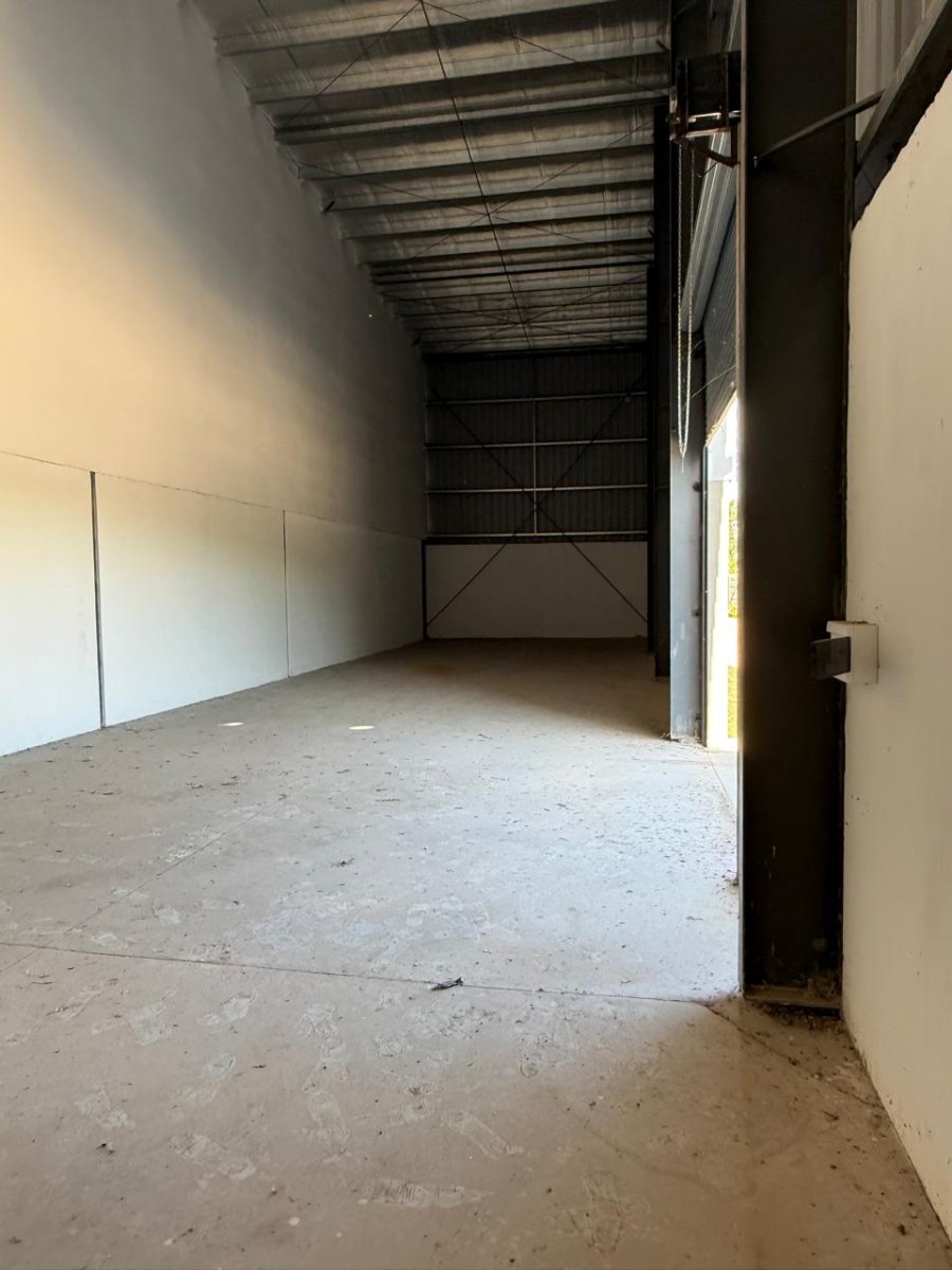 Juan Pablo II 8105 - 200 m2 - Depot Center - 3