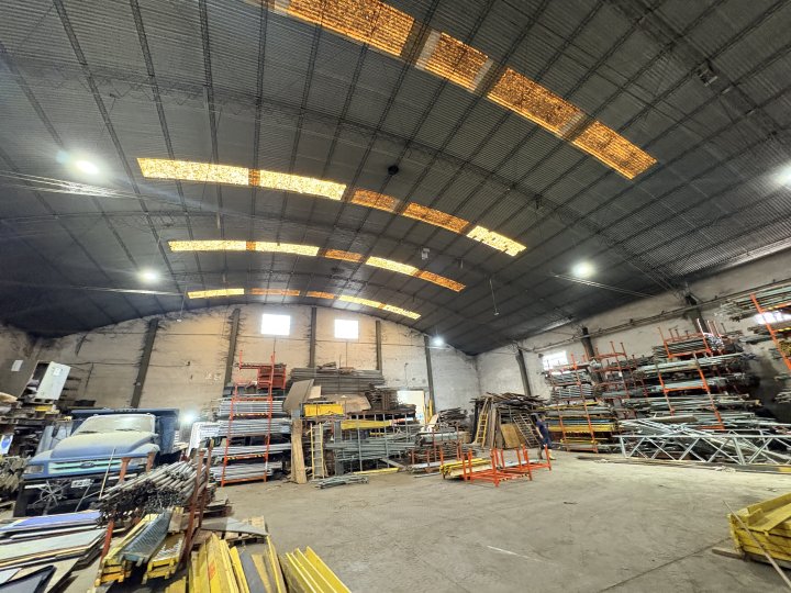 Galpones / Depósitos - LudueÑa ,est. - Alquiler