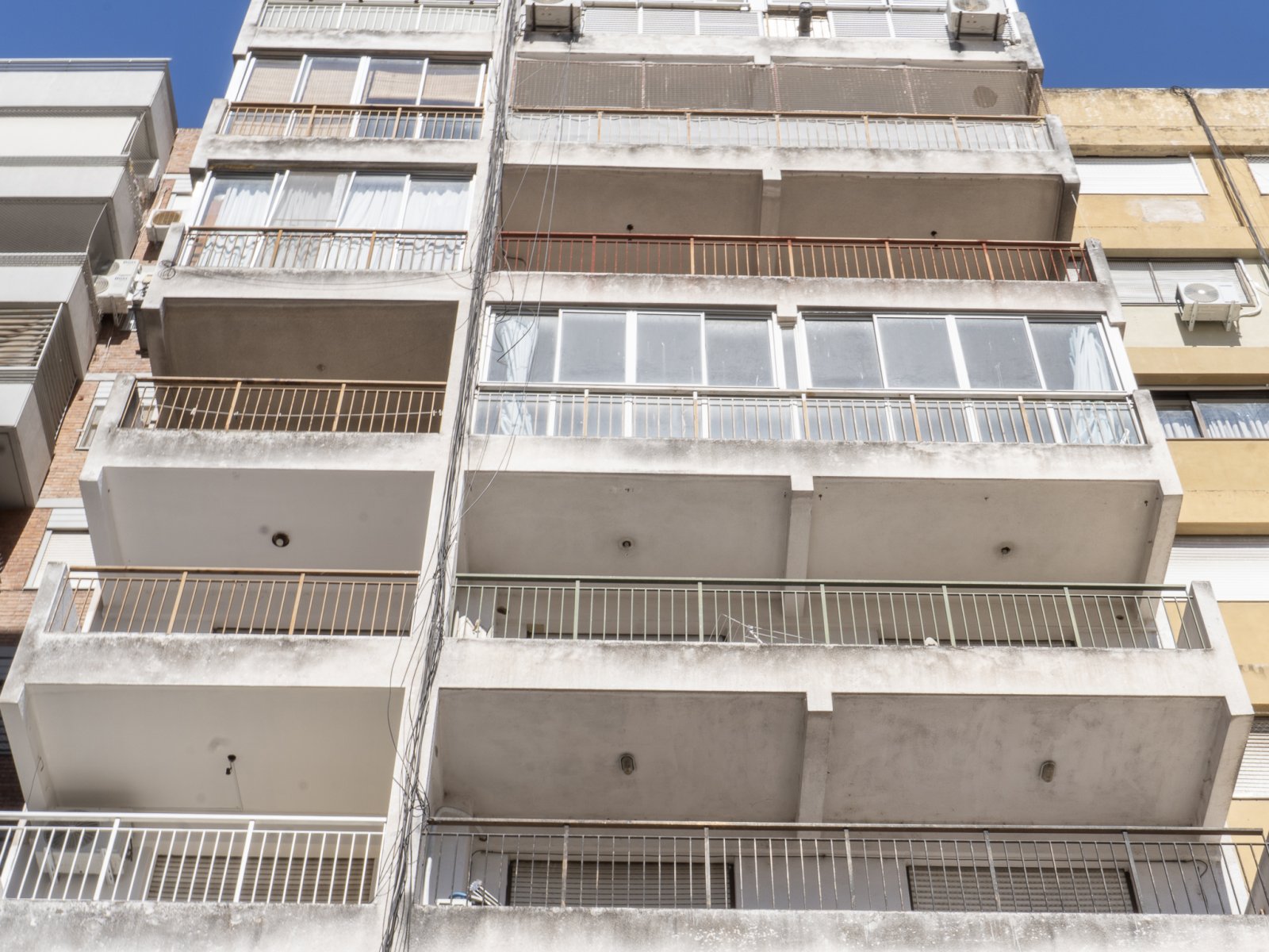 VENTA, Departamento 2 dormitiorios con cochera. En el Centro - 25