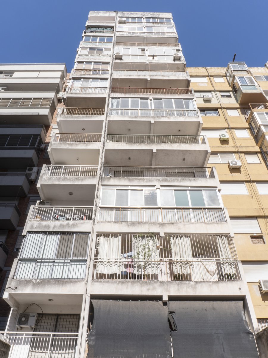 VENTA, Departamento 2 dormitiorios con cochera. En el Centro - 24