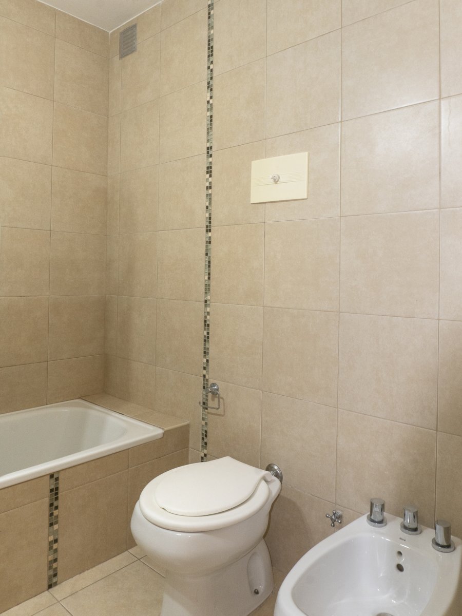 VENTA, Departamento 2 dormitiorios con cochera. En el Centro - 15