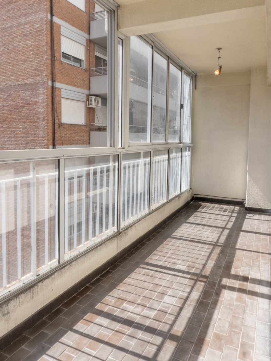 VENTA, Departamento 2 dormitiorios con cochera. En el Centro - 18
