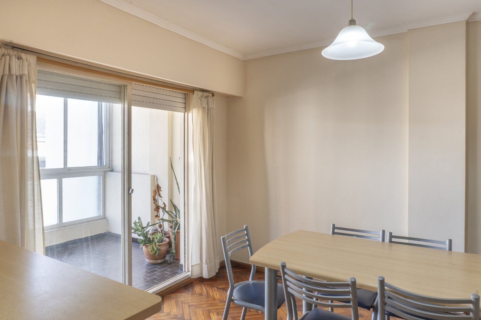 VENTA, Departamento 2 dormitiorios con cochera. En el Centro - 4