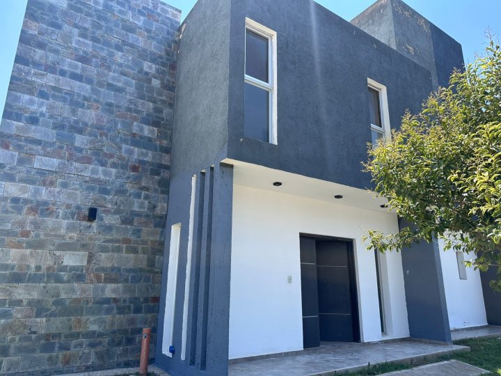 DUPLEX EN ALQUILER SAN IGNACIO DE MANANTIALES 3D 3B - C/PARRILLA