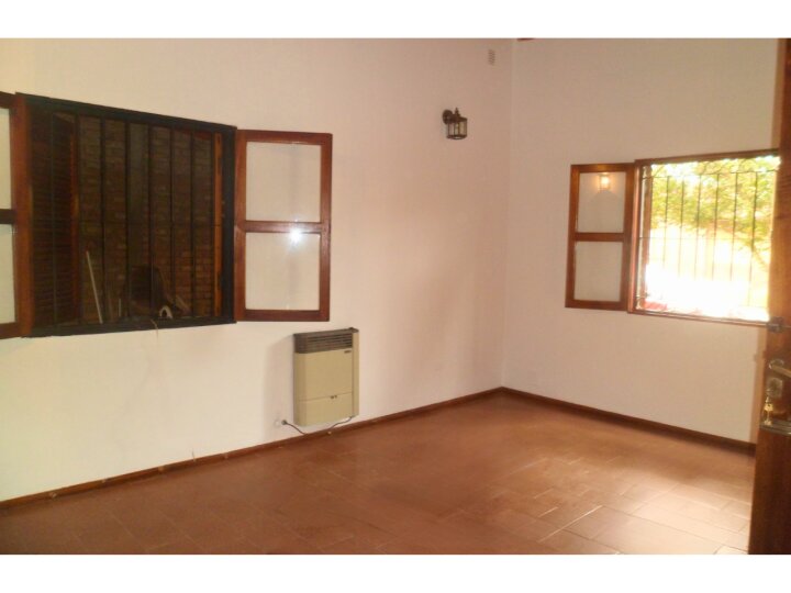 Casa 2 dorm en alquiler – Barrio Arco I (zona Silvano Funes)