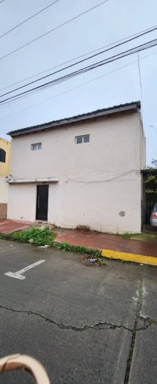 CASA MAS DPTO EN VILLA ADELA