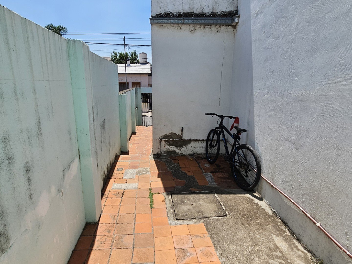 VENTA | Casa de 2 dormitorios con patio y jardín! España 337 – Victoria, Entre Ríos — foto 2