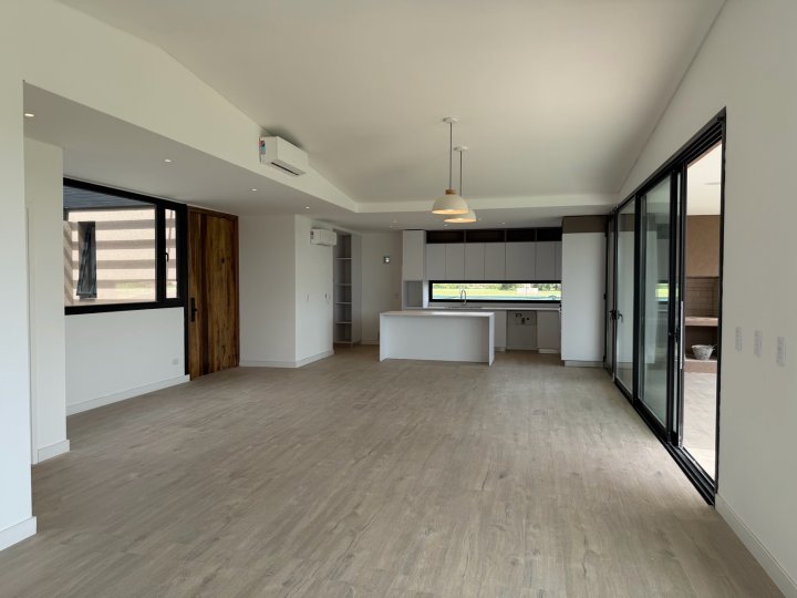 Casas - Funes - Venta