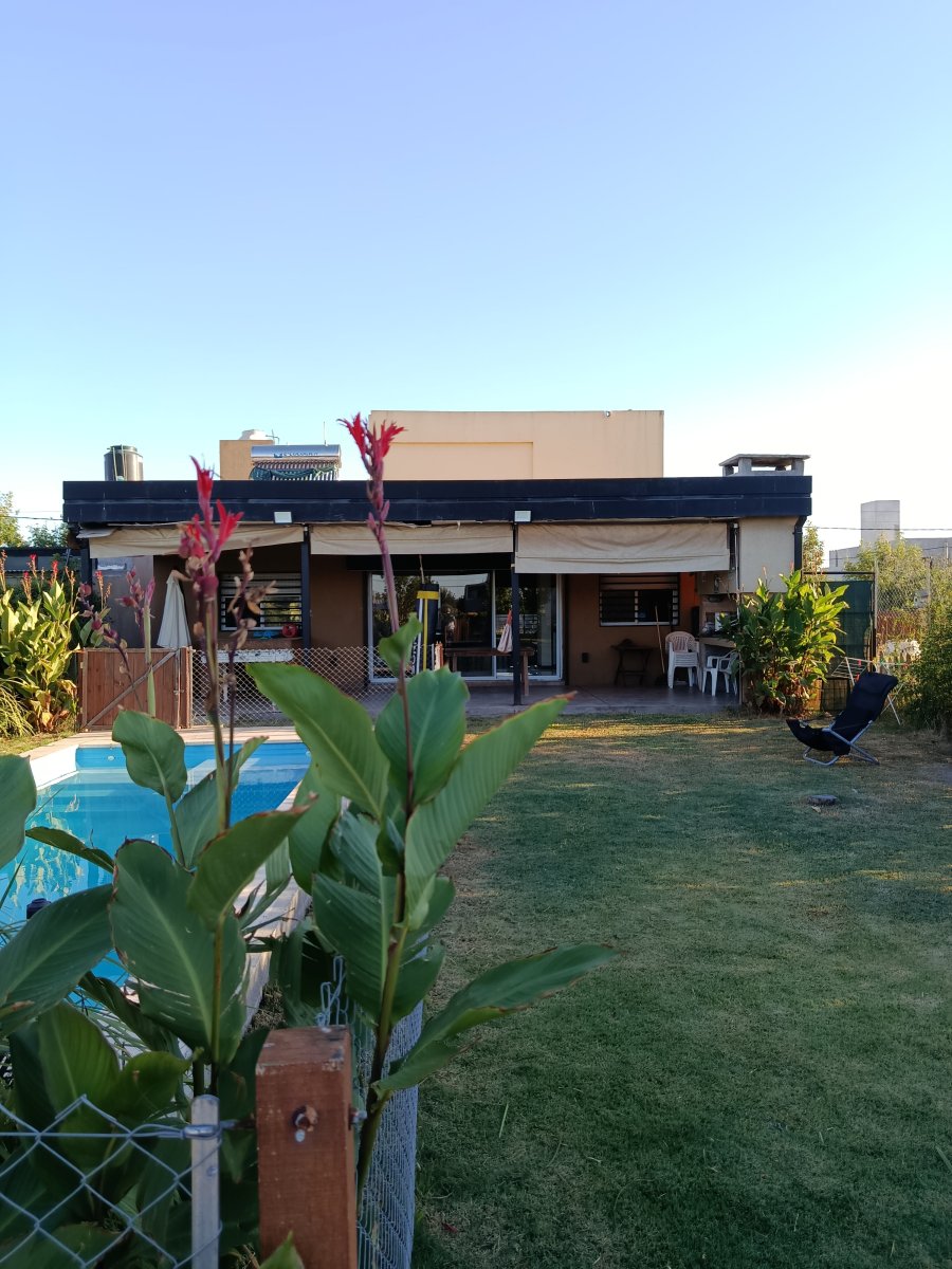 200m2 cubiertos y 600m2 de jardín para disfrutar a pleno!!!
