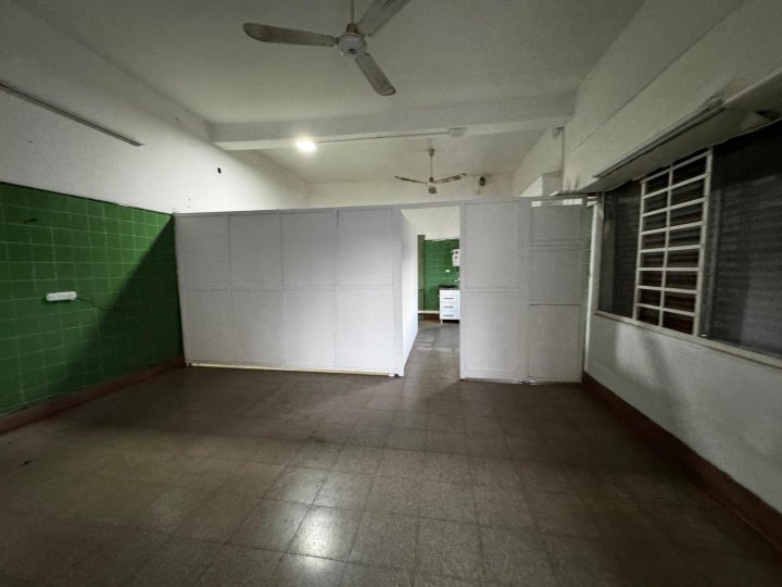 Casa con Local comercial y departamento monoambiente, a metros de monseñor pablo cabrera