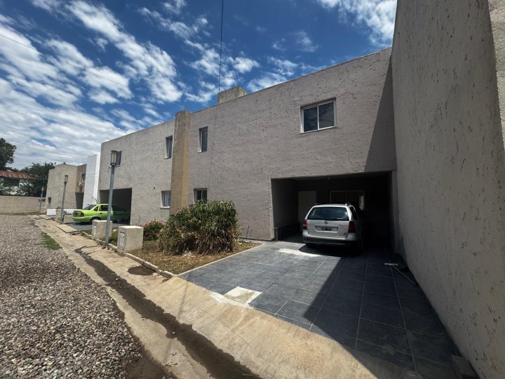 APTO CREDITO DUPLEX 3 DORMITORIOS CON PATIO ZONA NORTE