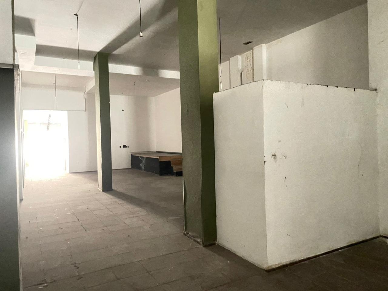 VENTA | B° Centro | Local comercial 231m2 | Ideal p/desarrollar marca, posicionamiento y rentabilidad. 3 Cocheras Opc. — foto 4