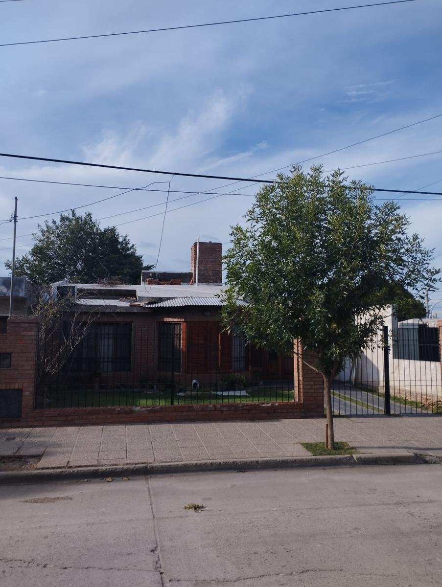 OPORTUNIDAD EN TALLERES SUD - CASA LISTA PARA HABITAR Y PERSONALIZAR - 22