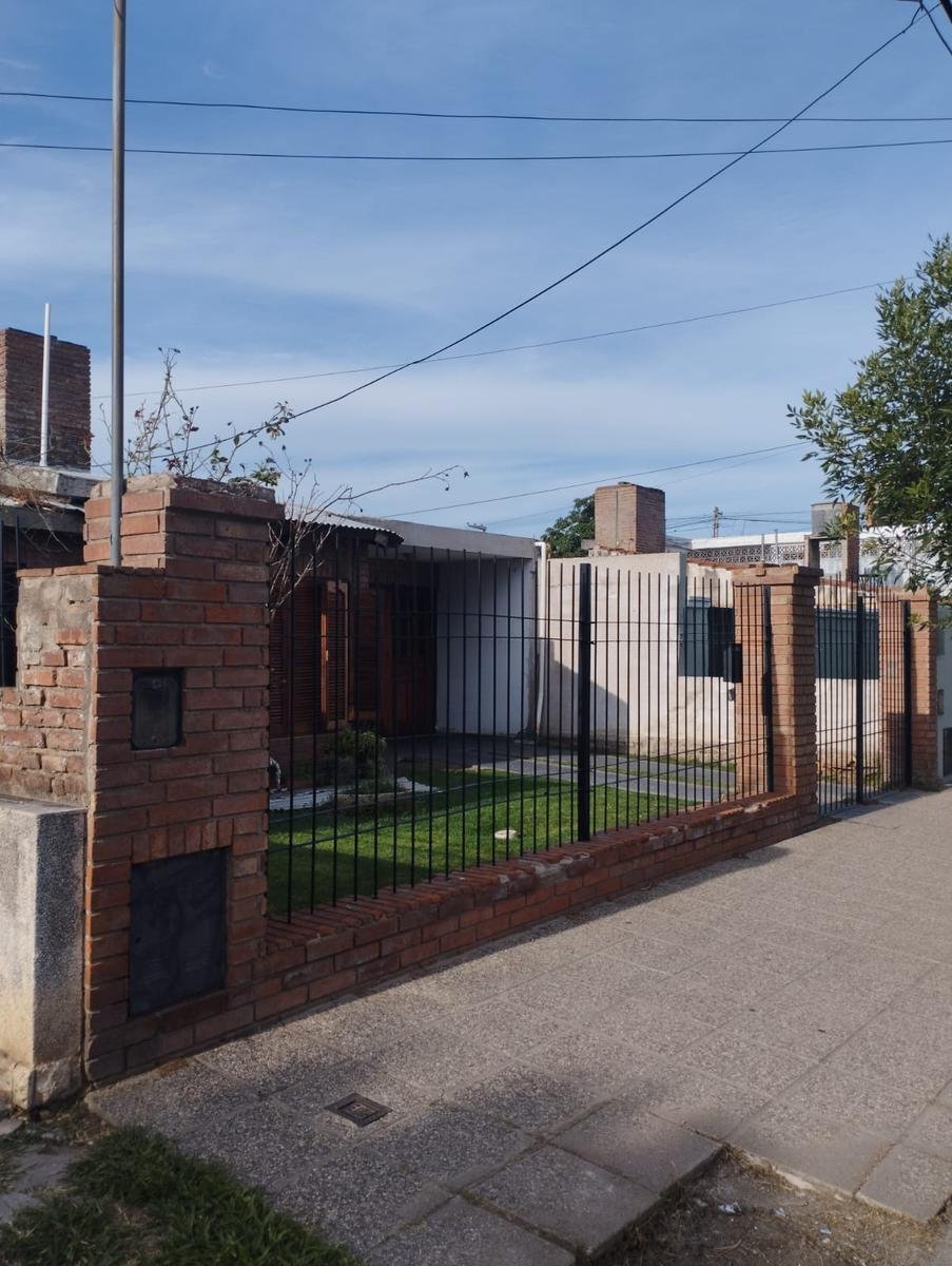 OPORTUNIDAD EN TALLERES SUD - CASA LISTA PARA HABITAR Y PERSONALIZAR - 24