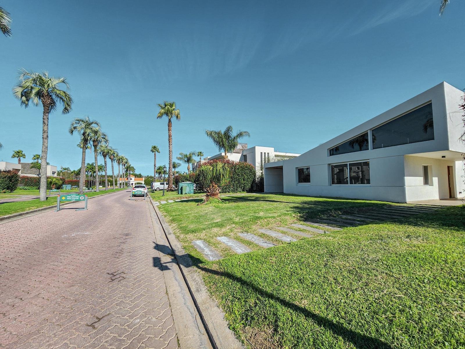 Venta Casa 3 Dorm. c/Pileta y Jardin # Bo.Miraflores - Lote 137