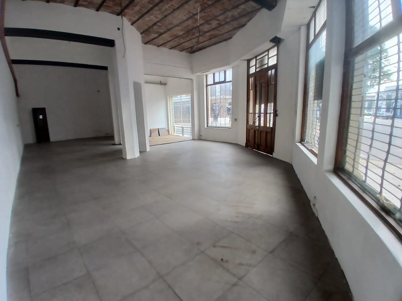 Local Comercial Sobre Av Alberdi — foto 6