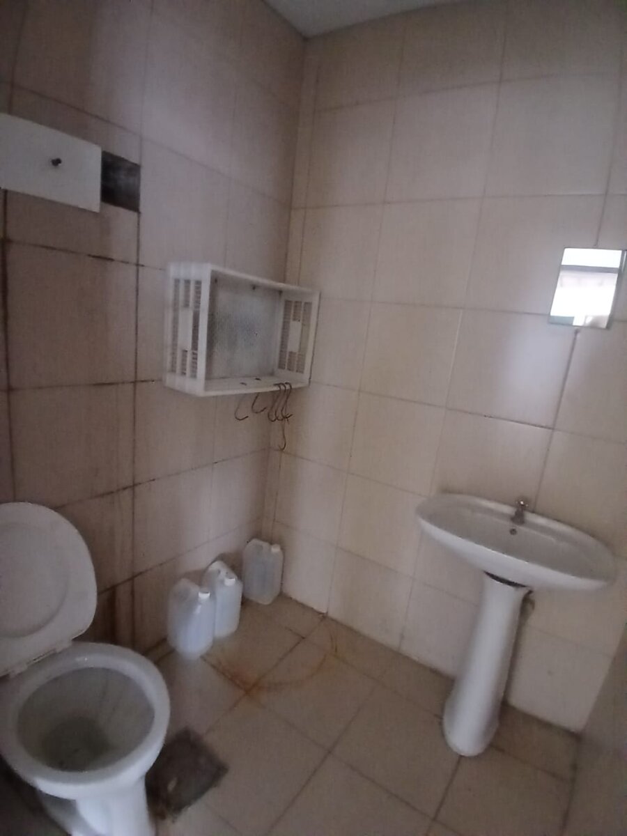 Local Comercial Sobre Av Alberdi — foto 7