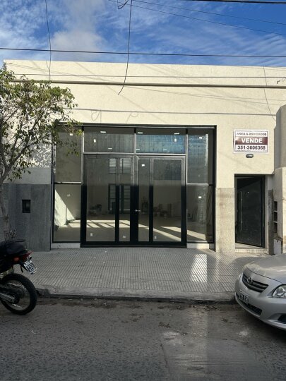 Se vende salón en barrio San Martin a media cuadra de la castro barro