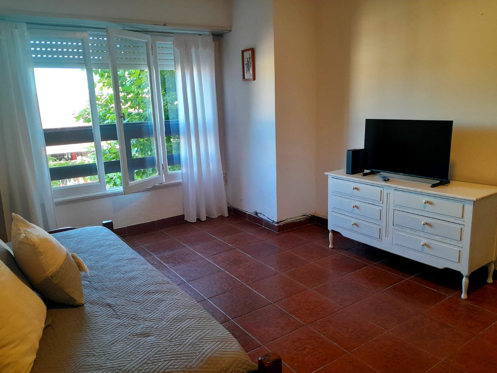 ALQUILADO.Alquiler por 12 meses departamento 2 ambientes en Miramar. Edificio Loberia - 1