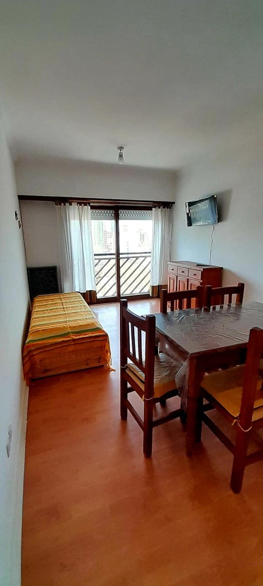 Alquiler por 12 meses 2 ambientes en Miramar. Edificio Torremarina. - 1