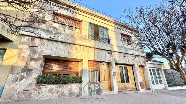 Casa en venta de 5 dormitorios y 2 baños en barrio Alta Cordoba