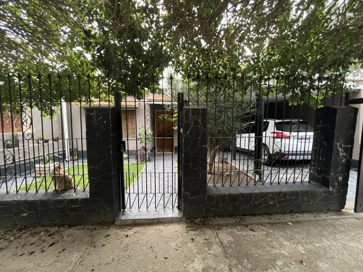 VENDO CASA BARRIO ITUZAINGÓ 2 DORMITORIOS MÁS DEPARTAMENTO