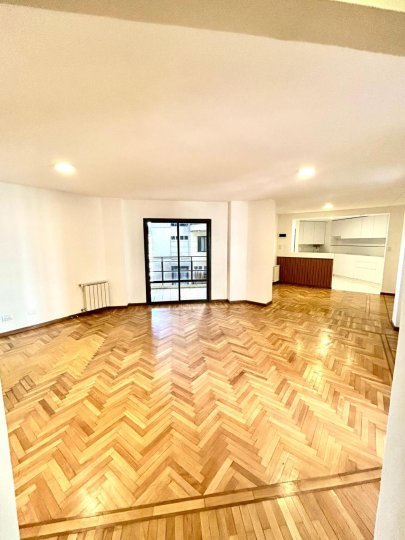 VENTA Piso con Cochera en Nueva Cordoba