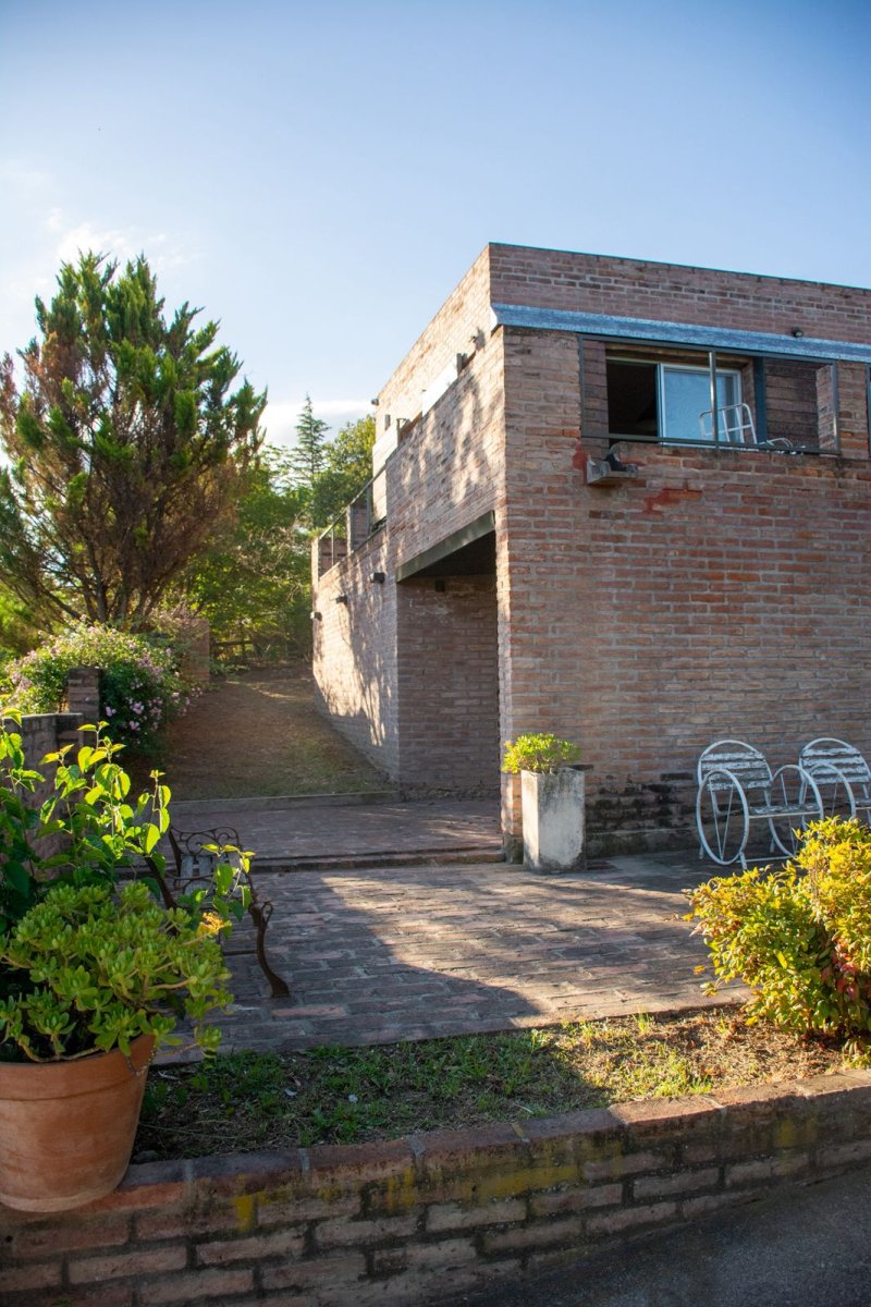 Tanti - CASA + DPTO - OPORTUNIDAD - Imagen 6