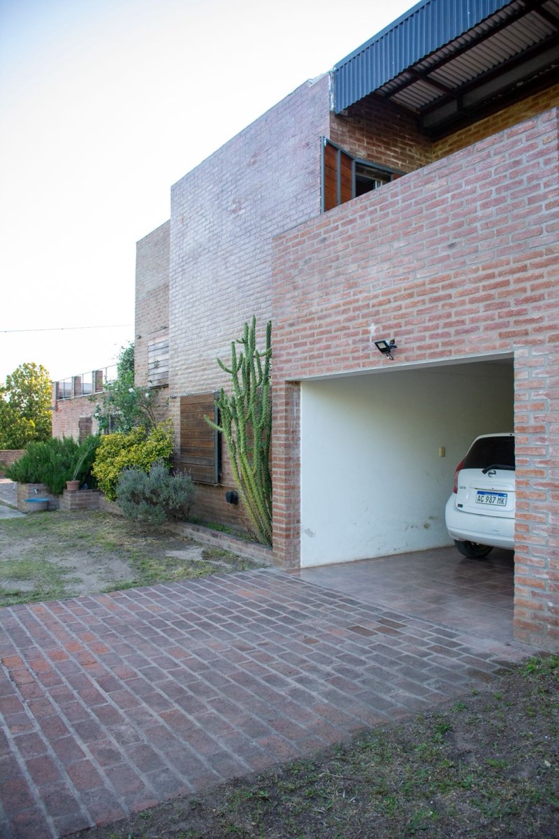 Tanti - CASA + DPTO - OPORTUNIDAD - Imagen 7