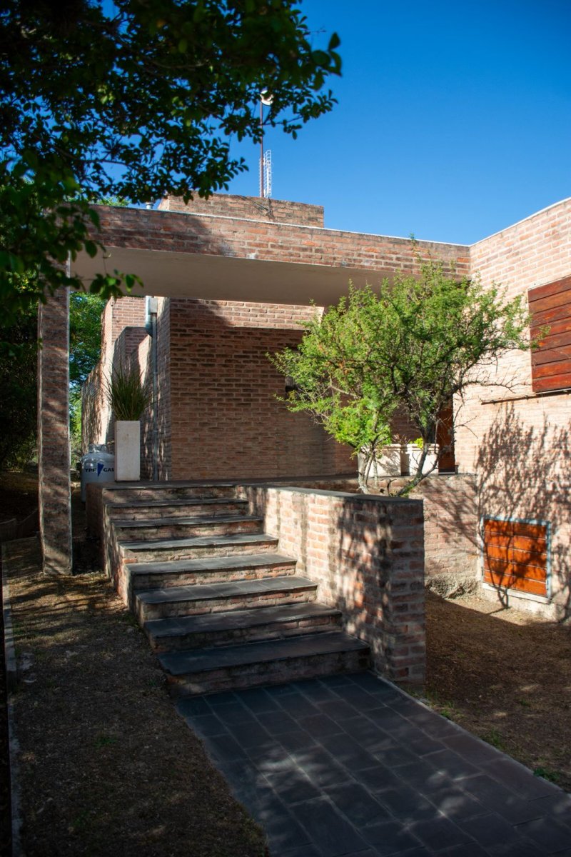Tanti - CASA + DPTO - OPORTUNIDAD - Imagen 10