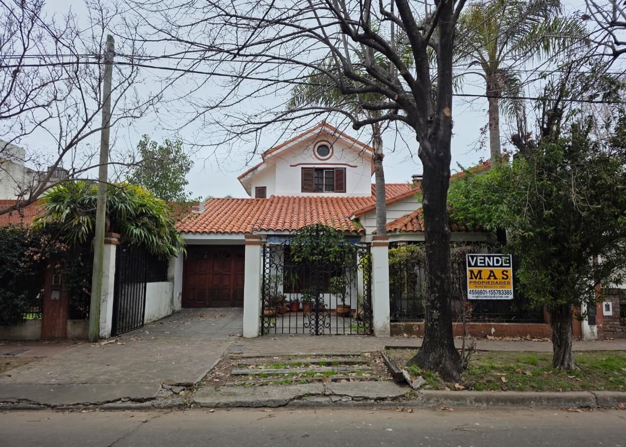 Casa 3 dormitorios Vila 387, Alberdi.