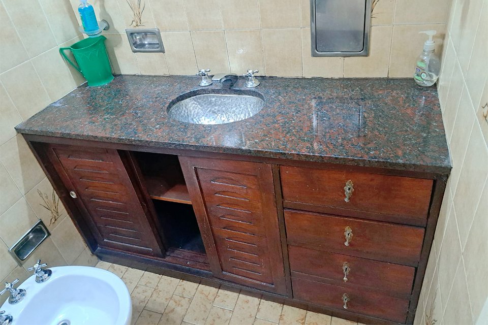 HERMOSA CASA SUPER AMPLIA 3 DORMITORIOS CON LOCAL SOBRE AV. URIBURU — foto 15