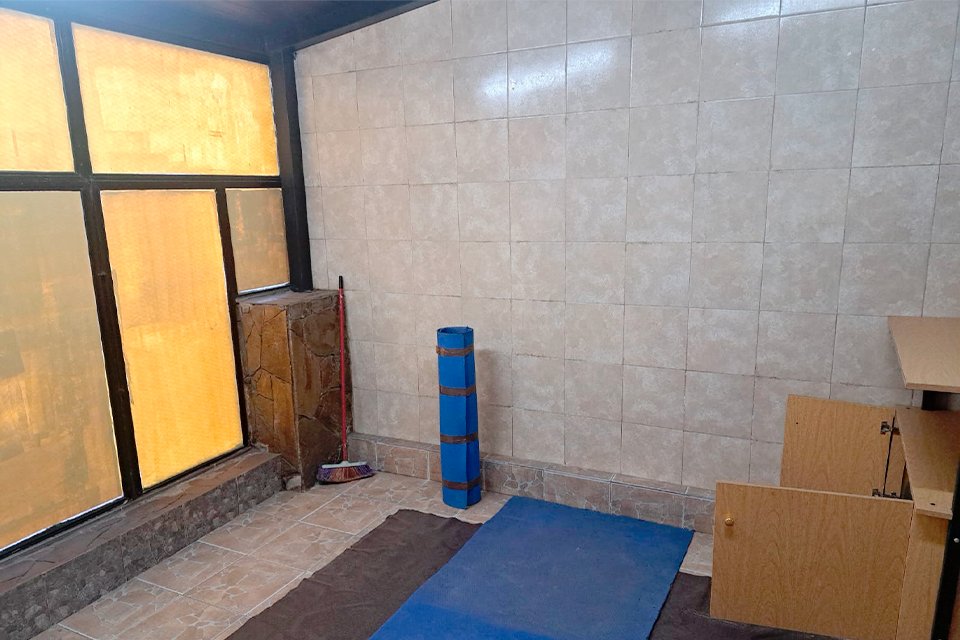 HERMOSA CASA SUPER AMPLIA 3 DORMITORIOS CON LOCAL SOBRE AV. URIBURU — foto 5
