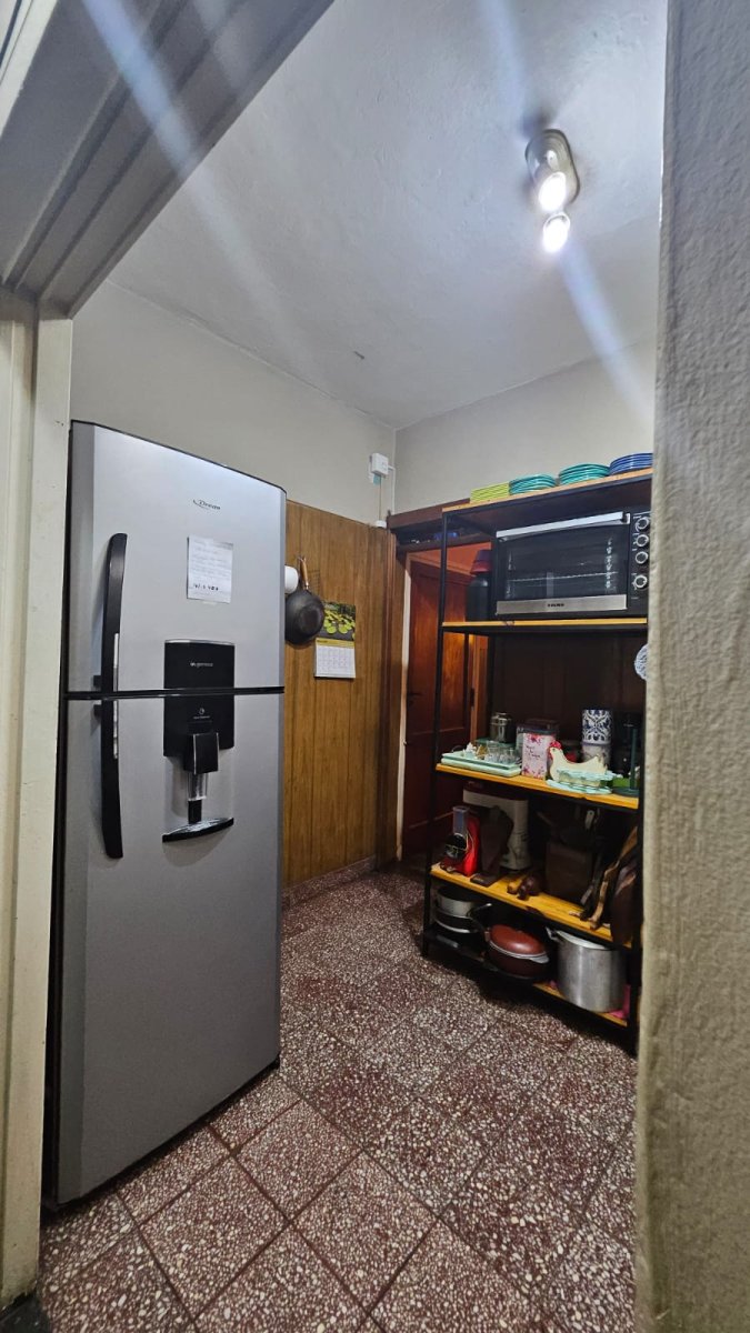CASA FAMILIAR CON PILETA, COCHERA PARA 3 AUTOS Y GRAN LIVING EN PARQUE SAN MARTÍN — foto 10